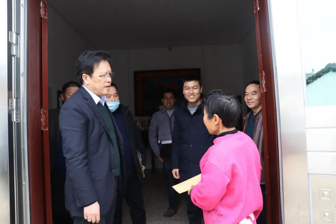 莲花县人民政府 工作动态 县政协主席刘海林在湖上乡走访慰问