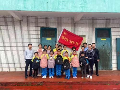 祥和快乐庆六一激情向上献爱心莲花县卫健委计生协关爱慰问留守儿童