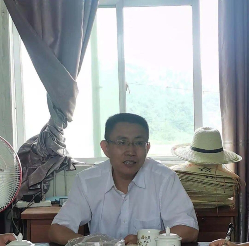 副市长崔传鹏深入闪石乡洞背村调研指导工作